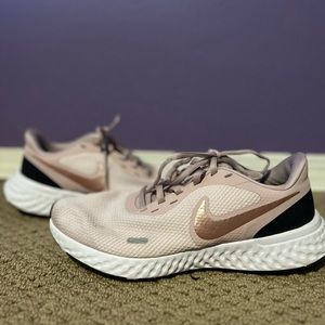 Women’s Nike shoes size 9.